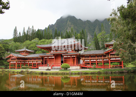 Valle dei Templi, Buddista Giapponese Byodo-in tempio si trova nelle montagne di Oahu nelle Hawaii Foto Stock