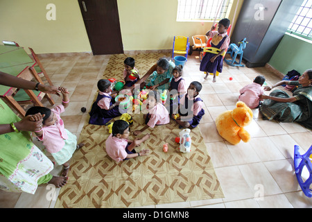 Mettupalayam, India, i bambini nella vita Help Center per i portatori di handicap Foto Stock