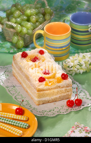 La vaniglia Torta con crema di cocco Foto Stock