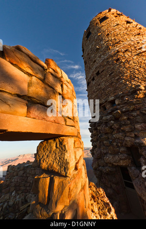 Vista del deserto torre di avvistamento, il Parco Nazionale del Grand Canyon, Northern Arizona, Stati Uniti d'America, America del Nord Foto Stock