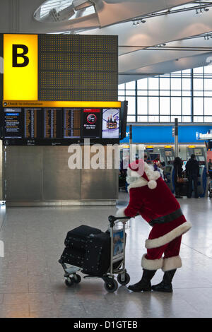 21 dicembre 2012. T5 L'aeroporto di Heathrow di Londra, su ciò che è stato previsto per essere il giorno di punta per il Natale Viaggio. © Danny Callcut Foto Stock