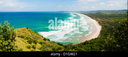 Panoramica vista aerea di Tallow Beach a Byron Bay, Nuovo Galles del Sud, Australia Pacific Foto Stock