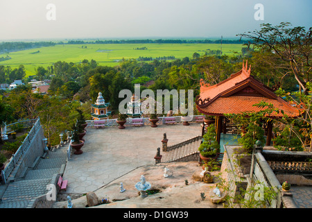 Tempio di Sam Mountain, il Delta del Mekong, Vietnam, Indocina, Asia sud-orientale, Asia Foto Stock