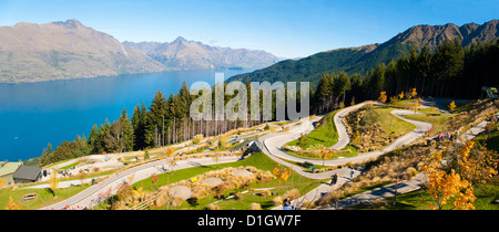 Panorama della pista di slittino sopra Queenstown, Otago, South Island, in Nuova Zelanda, Pacific Foto Stock