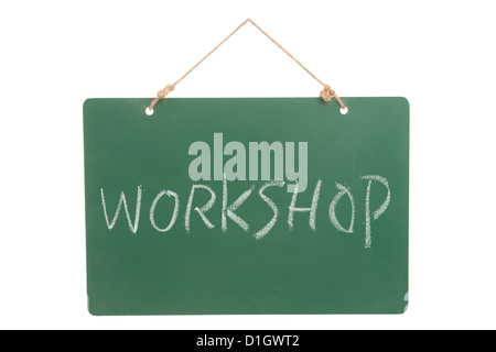 Parola del Workshop sulla scheda verde appeso a una fune Foto Stock
