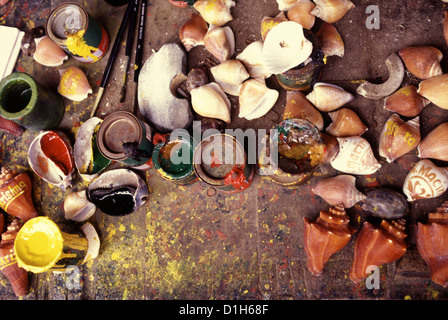 Conchiglie in vendita anche sul mercato di Kanyakumari Conosciuto come Capo Comorin in Tamil Nadu India Foto Stock