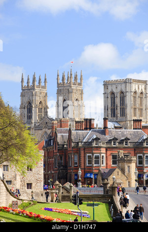 York Minster York Yorkshire Inghilterra visto dalle mura della città Foto Stock