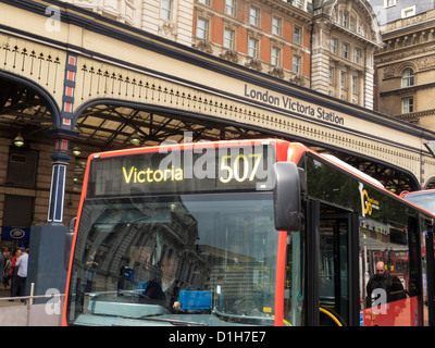 La stazione di London Victoria Station Westminster London Inghilterra England Foto Stock