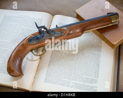 Pistola Flintlock, circa ottocento, Still Life Foto Stock