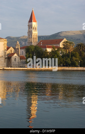 Elk192-2562v Croazia, Dalmazia,Trogir, Waterfront, Cattedrale di St Lovro XIII - XV c Foto Stock