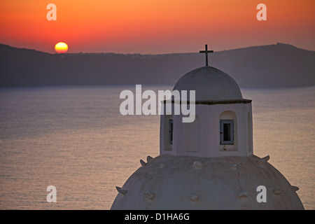 Il tramonto da Agios Minas in Fira che è la capitale dell'isola di Santorini, Grecia Foto Stock