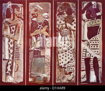 Questi quattro lapidi di marmo intarsiato con vetro e faience trovati nel tempio mortuario della xx dinastia Ramses III. Foto Stock