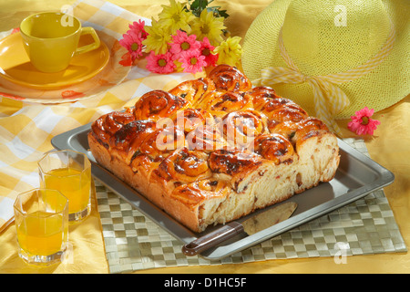 Torta di lievito con uvetta Foto Stock