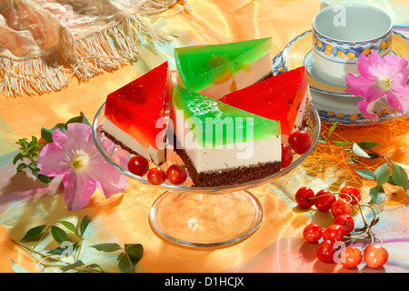 Cheesecake con gelatina di frutta Foto Stock