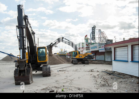 Seaside Heights, NJ, Stati Uniti d'America, 22 dicembre, 2012. Vista generale di Seaside Heights. Alcuni residenti di Seaside Heights e città circostanti hanno iniziato a spostarsi verso le loro case entro il passato diversi giorni e alcune aziende locali hanno apertura di benzina, cibo e ghiaccio. Foto Stock