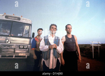 Priscilla - Koenigin Der Wueste avventure Priscilla, La: Regina T Guy Pearce, Terence Stamp, Hugo Weaving Die beiden Foto Stock