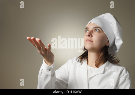 Principiante chef in attesa di un miracolo Foto Stock