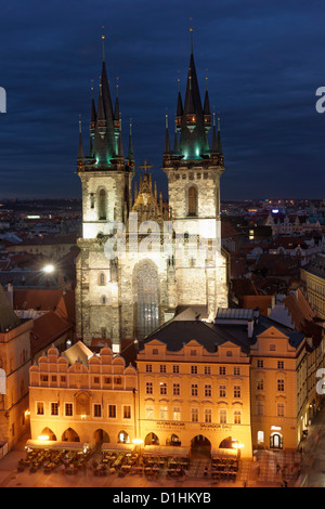 La Chiesa di Nostra Signora di Tyn e Staromestske Namesti, Staré Mesto, Praga, Repubblica Ceca. Kostel Matky Bozi pred Tynem. Foto Stock