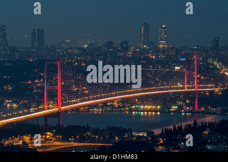 Ponte sul Bosforo a Istanbul, Turchia Foto Stock