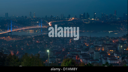 Ponte sul Bosforo a Istanbul, Turchia Foto Stock