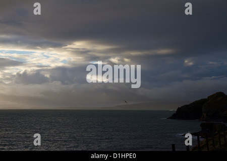 Una vista da Knab, una passeggiata intorno alla costa a Lerwick, capitale delle Isole Shetland, Regno Unito Foto Stock