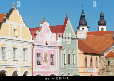 Gables di edifici rinascimentali nella piazza principale di Telc, Moravia del Sud, Repubblica Ceca Foto Stock