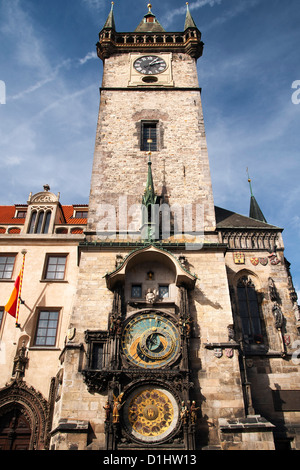 L'orologio astronomico sul Municipio della Città Vecchia Torre in Staroměstské náměstí (Piazza della Città Vecchia) in Praga. Foto Stock