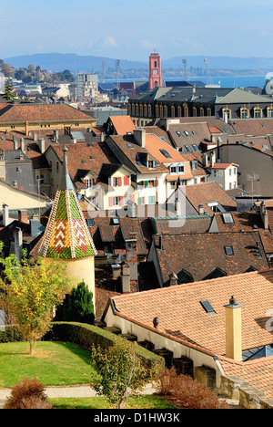 Vista di Neuchatel città e il lago dal luogo collegiale, Svizzera Foto Stock