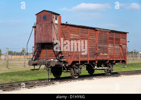 Un Güterwagen (carro merci) in mostra presso il museo della ex II DI AUSCHWITZ-BIRKENAU campo di concentramento in Polonia meridionale. Foto Stock