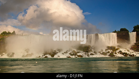 La nebbia si alza dalle Cascate del Niagara' Horseshoe Falls Foto Stock