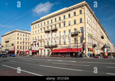 Edifici sulla Nevsky Prospekt, il viale principale di San Pietroburgo, Russia. Foto Stock