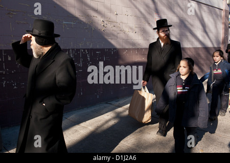 Ortodossi comunità ebraica di Borough Park, Brooklyn, New York Foto Stock