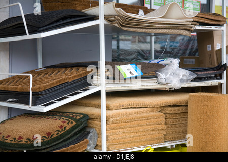 Porta interna stuoie in vendita presso un australiano negozio di ferramenta Foto Stock