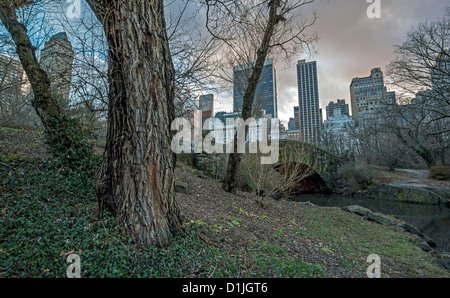 Gapstow Bridge è una delle icone del Central Park di Manhattan a New York City. Foto Stock