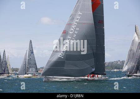 Sydney, Australia. Il 26 dicembre 2012. Rolex Sydney Hobart yacht race 2012, yacht nel porto di Sydney per la partenza della gara. Foto Stock