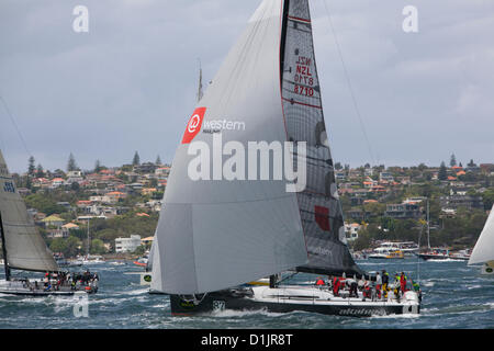 Sydney, Australia. Il 26 dicembre 2012. Rolex Sydney Hobart yacht race 2012, yacht nel porto di Sydney per la partenza della gara. Foto Stock