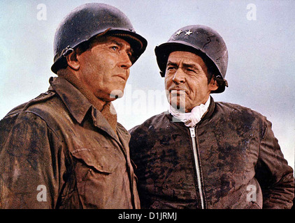 Ardennen 1944 - Die Letzte Schlacht Battle Bulge Henry Fonda, Robert Ryan Col. Kiley (Henry Fonda,l) und grigio generale (Robert Foto Stock