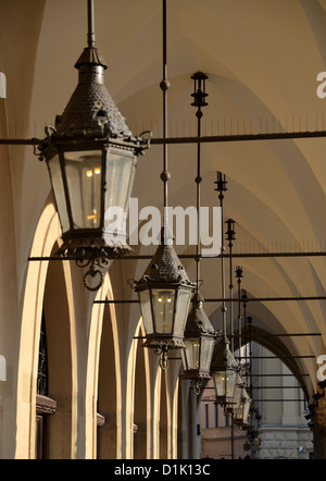 Lampadario inSukiennice marketplace in Cracovia Foto Stock