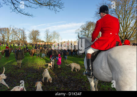 Mercoledì 26 dicembre 2012. La suoneria Cottesmore incontrare per la loro tradizionale Boxing Day si incontrano a Cutts vicino a Oakham, Rutland Foto Stock