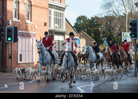 Mercoledì 26 dicembre 2012. La suoneria Cottesmore incontrare per la loro tradizionale Boxing Day si incontrano a Cutts vicino a Oakham, Rutland Foto Stock