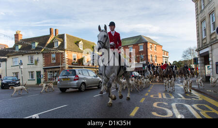 Mercoledì 26 dicembre 2012. La suoneria Cottesmore incontrare per la loro tradizionale Boxing Day si incontrano a Cutts vicino a Oakham, Rutland Foto Stock