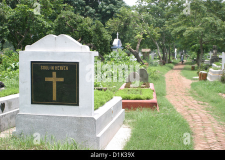 All'interno della circolare inferiore il cimitero di strada a Calcutta. Foto Stock