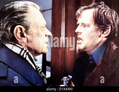 Das Omen Ii: Damien Damien - Omen Ii William Holden, Nicholas Pryor Richard Thorn (William Holden, l) bittet Charles Warren Foto Stock