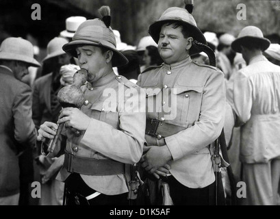 Wir sind Vom Schottischen Infantrie-Regiment Bonnie Scotland Stan Laurel e Oliver Hardy In Indien erleben Stanley McLaurel Foto Stock