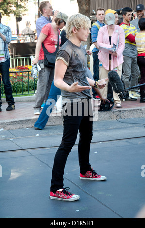 Ross Lynch "Austin & alleato" stella aspetto presso il Disneyland Resort, Anaheim, California USA Foto Stock