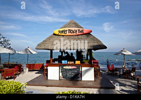 Il Sunset Beach Bar al Tropical Hotel Hilton Hua Hin Tailandia SUDEST ASIATICO Foto Stock