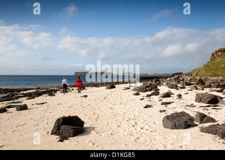 Spiagge coralline; Waternish; Isola di Skye con Iosaigh isola sullo sfondo; Scozia - UK Foto Stock