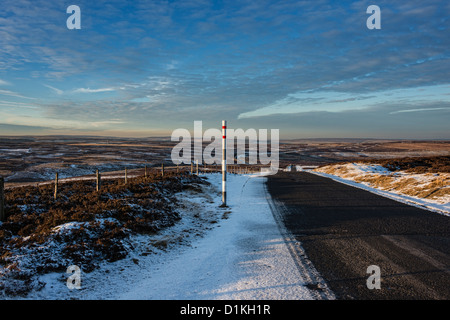 Moorland road nella Contea di Durham Foto Stock