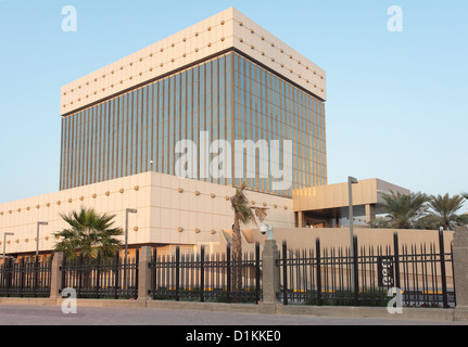 Il Qatar Central Bank building (ex Qatar autorità monetarie) edificio nel centro di Doha, in Qatar. Foto Stock