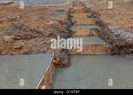 Di recente la colata di calcestruzzo setup per casa basamenti Foto Stock